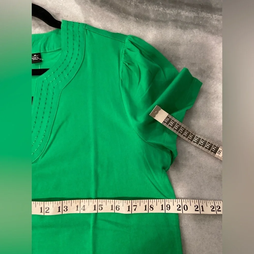 NWT Rafaella Size M Kelly Green V Neck Short Sleeve Tee Shirt Embroidered Trim - Picture 11 of 11